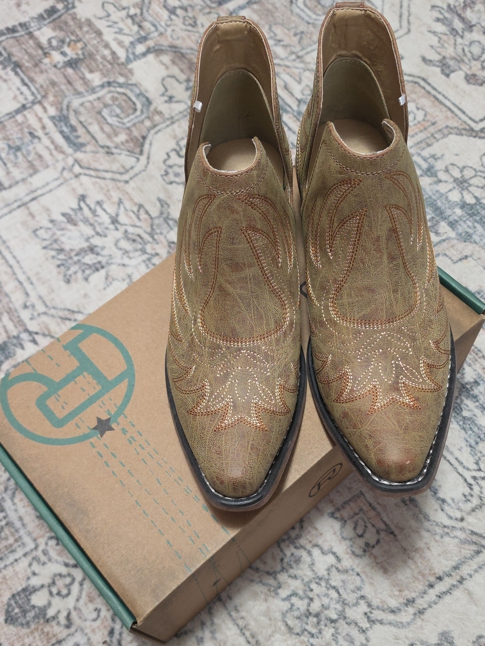 New Roper Women 9.5 Western Slip-On Booties in Tan with Copper Stitching W/box